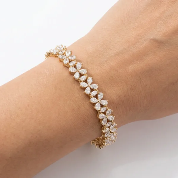BGBR6470 - Fleur Éternelle Pear Diamond Bracelet model