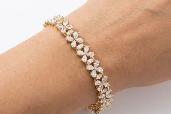 BGBR6470 - Fleur Éternelle Pear Diamond Bracelet model
