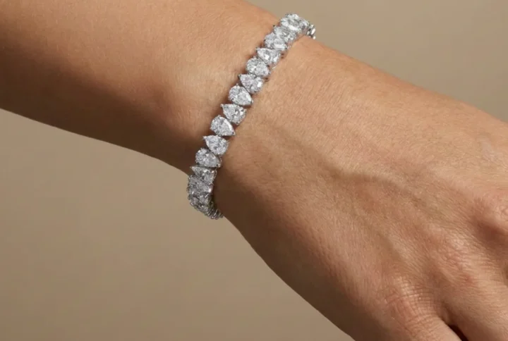 BGBR6589 - Vienne Pear-Cut Diamond Vine Bracelet Model