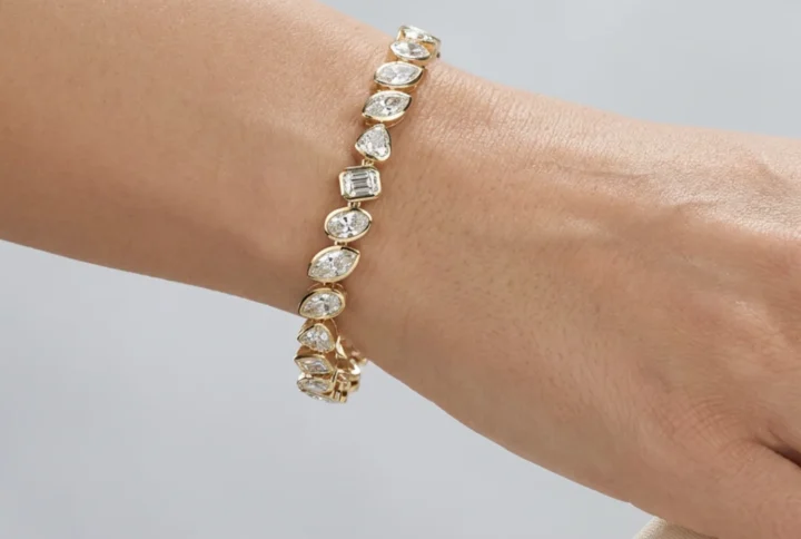 BGBR8999 - Radiant Medley Gold Bracelet Model