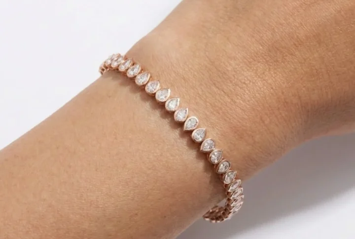 BSBR4810 - Rosé Teardrop Diamond Tennis Bracelet model