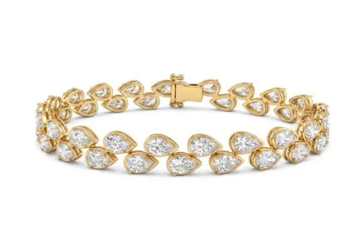 White bg - BGBR9489 - Blush Vine Pear-Cut Bracelet Model