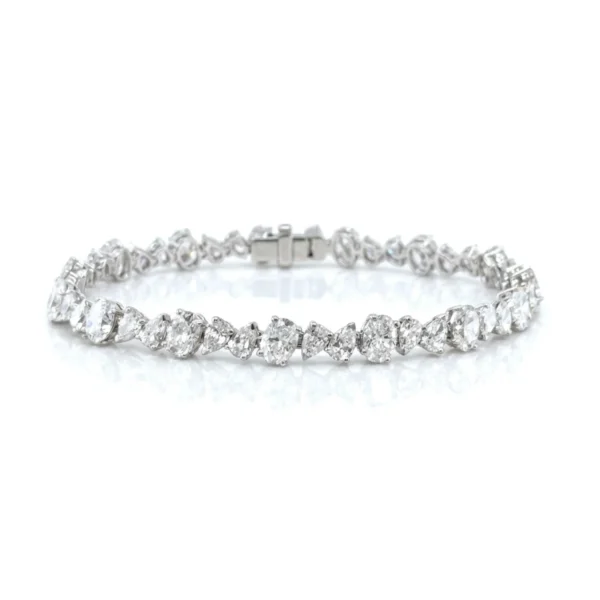 white bg - BGBR8108 - Evelina Teardrop Diamond Bracelet