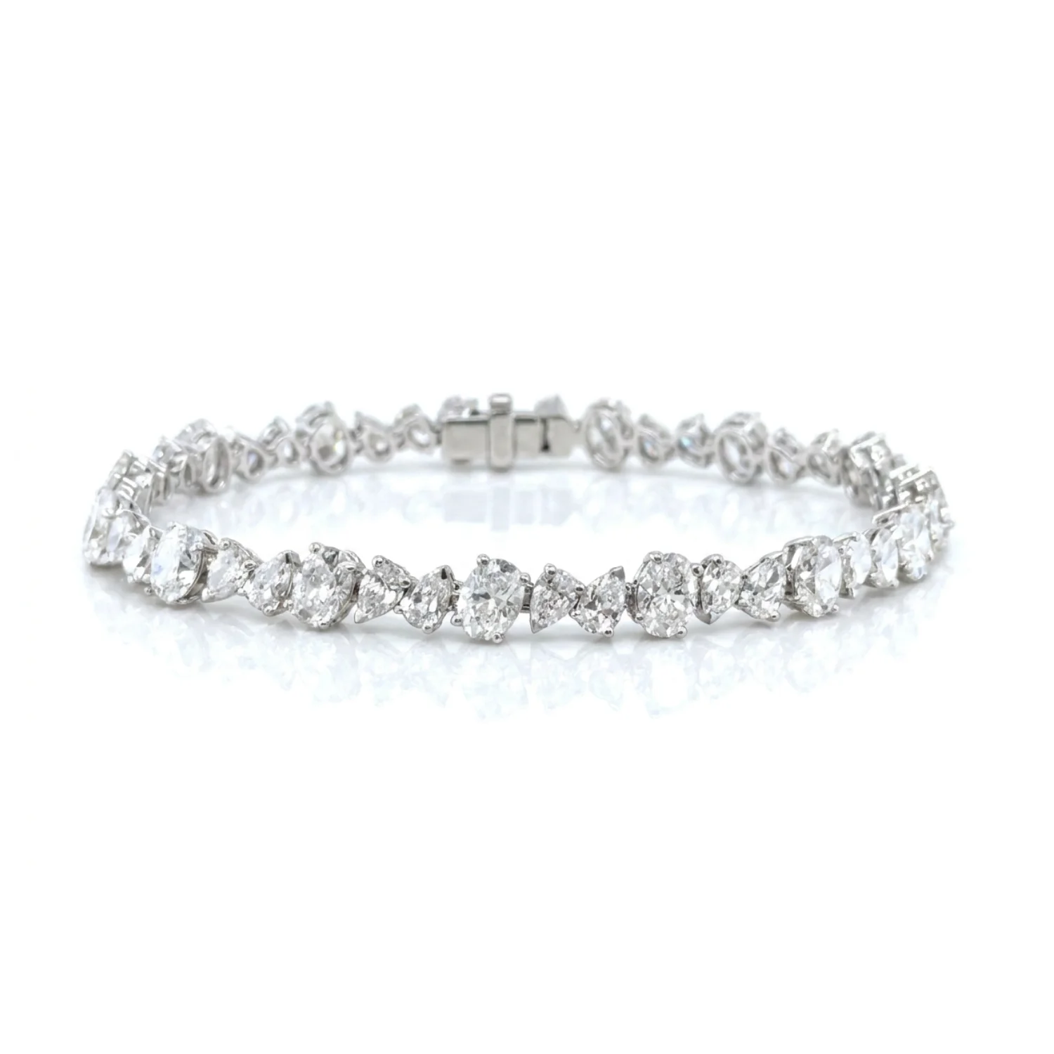 white bg – BGBR8108 – Evelina Teardrop Diamond Bracelet