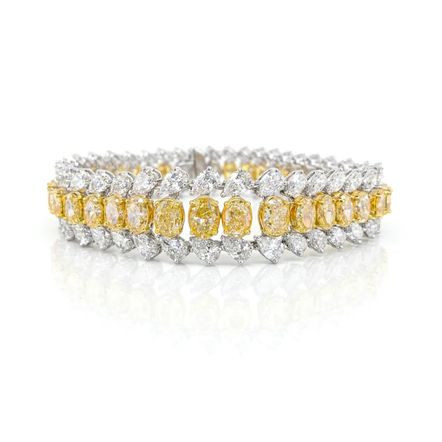 white bg BGBR8326 – Golden Laurel Diamond Bracelet